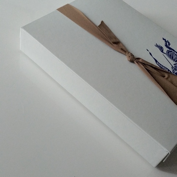 Burberry Gift Box - Picture 4 of 8